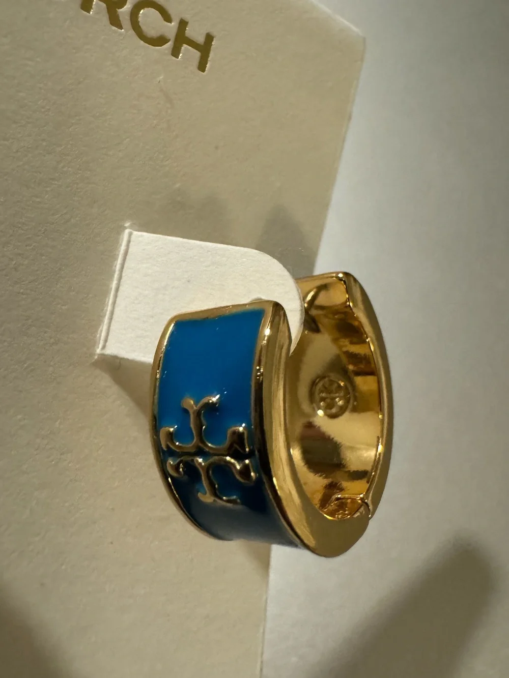 Tory Burch New Kira Color Logo Huggie Hoop Earrings - Picture 4 of 7